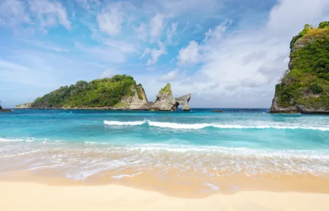 Nusa Penida east and west coast tour featuring the best beaches in Bali